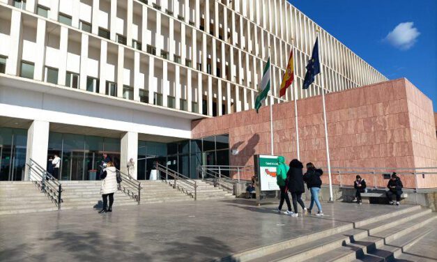 Juzgan a un hombre en Málaga por apuñalar a su expareja en una pelea tras la ruptura