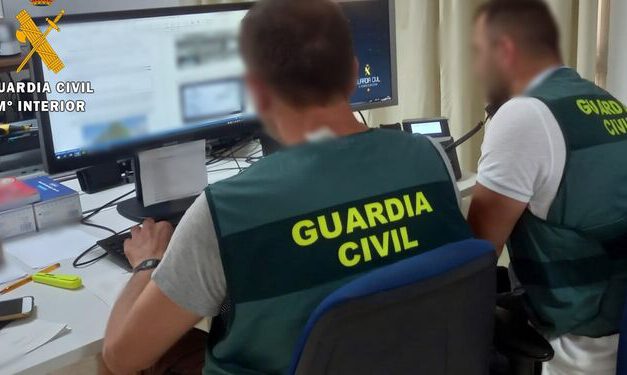 Una detenida por estafar a un joven con Asperger a través de Internet