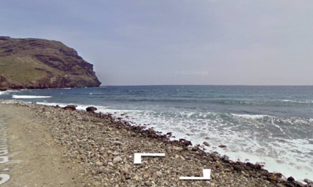 Hallan el cuerpo sin vida de una mujer en una playa de Almería