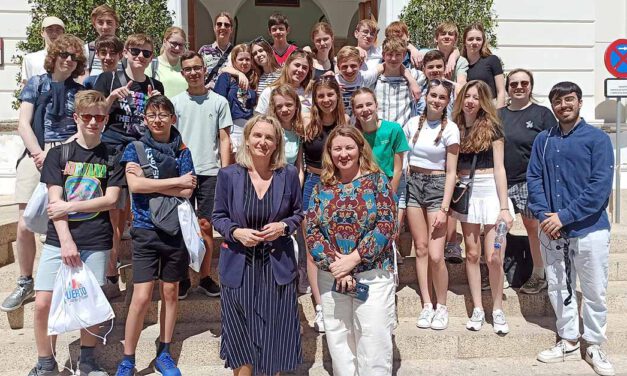 Estudiantes de Países Bajos de intercambio del IES Pintor Juan Lara visitan el Ayuntamiento