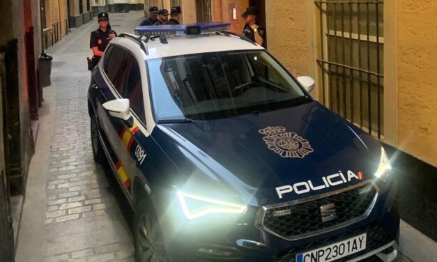 Ingresan en prisión dos hombres que mantuvieron retenida contra su voluntad a una mujer en una vivienda en la calle San Juan