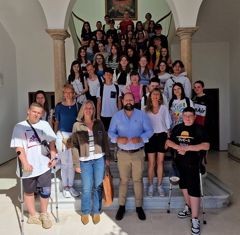 Casi 40 estudiantes franceses y sus profesores visitan la Casa Consistorial