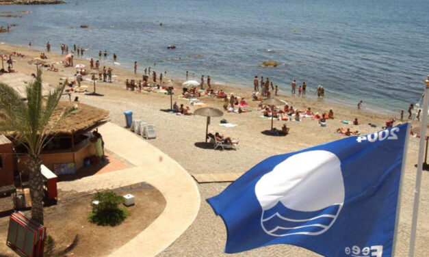 Andalucía logra 148 banderas azules para playas, tres más que en 2022