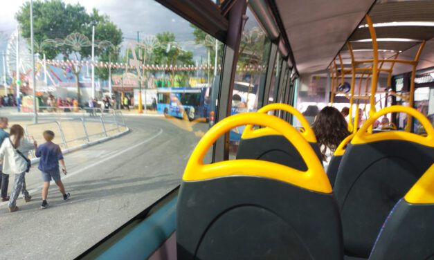 El autobús, el medio de transporte más usado para llegar o volver del recinto ferial