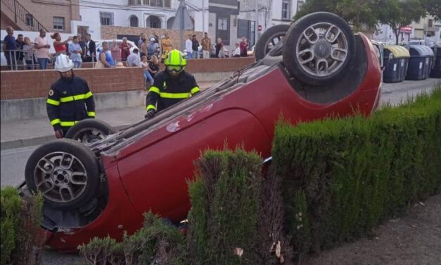 El despiste de una conductora provoca un accidente sin daños personales en la avenida de Valencia