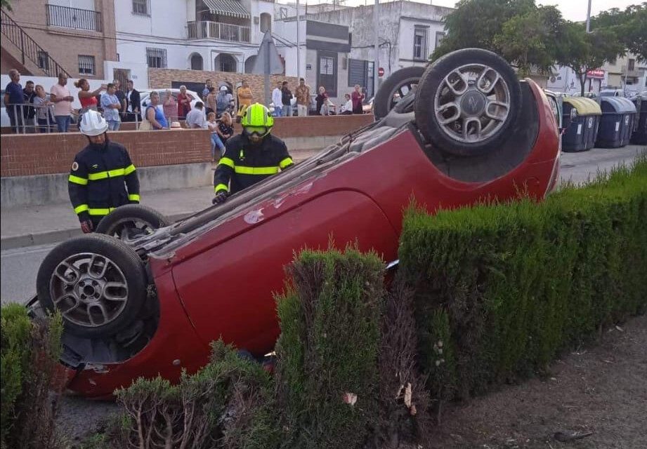 El despiste de una conductora provoca un accidente sin daños personales en la avenida de Valencia