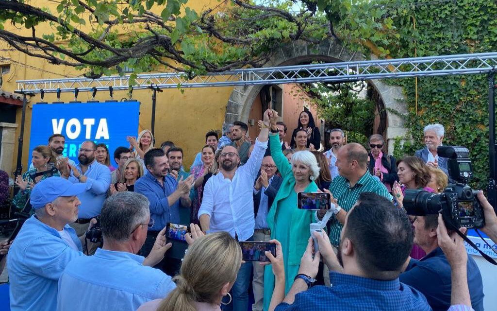 Las bodegas El Cortijo acogen la puesta de largo de la candidatura del PP con lleno absoluto