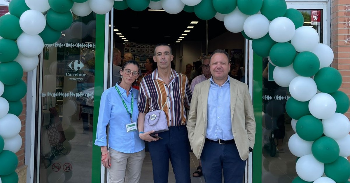 Calleja asiste a la inauguración de Carrefour Exprés en Los Frailes