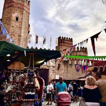 El Mercado Medieval llenará de espectáculos, artesanía y ocio familiar la Plaza del Castillo