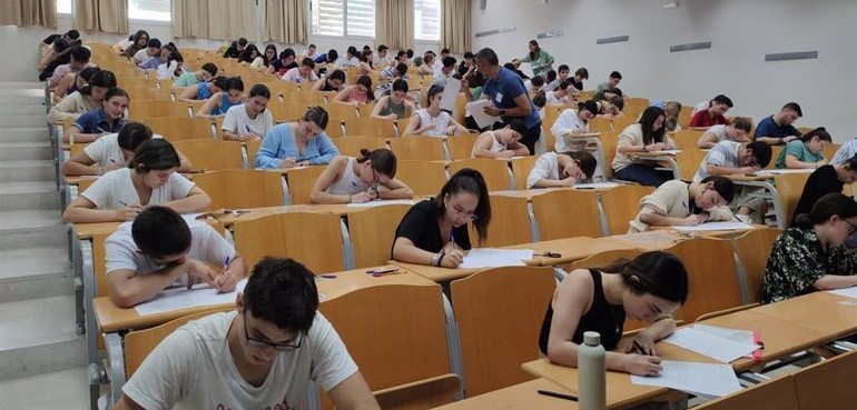 Más del 96% del alumnado aprueba en junio las pruebas de acceso a la universidad en la provincia de Cádiz
