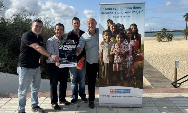 La Puntilla acoge este domingo la XIV Travesía a Nado de El Puerto