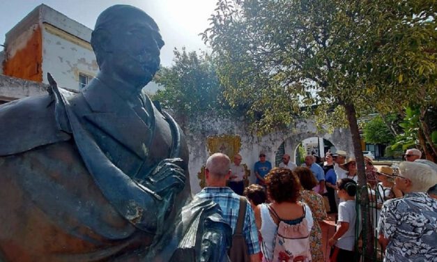 Betilo reivindica la restauración del monumento a Pedro Muñoz Seca