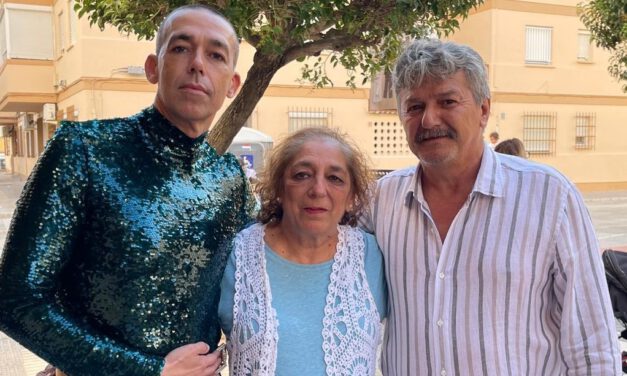 Lleno en la plaza Juan Ramón Jiménez por el XXVI aniversario de la peña El Vaporcito