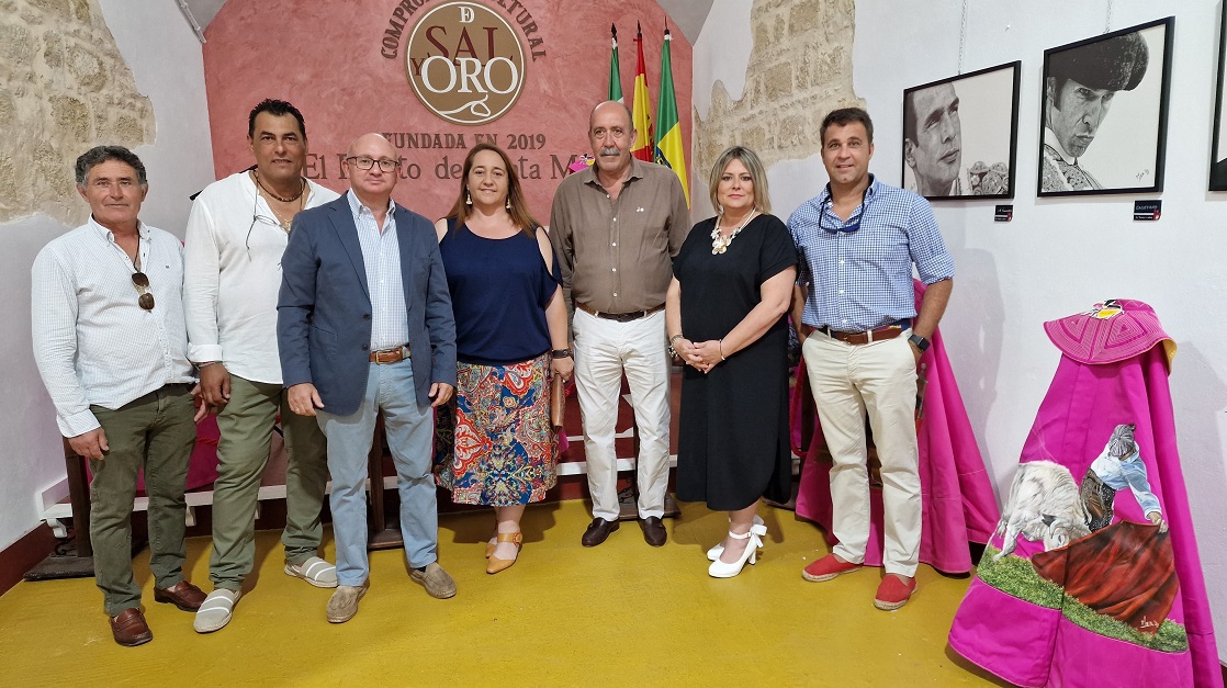 La exposición 'Revoleras de colores' llena de arte los bodegones de la Plaza Real