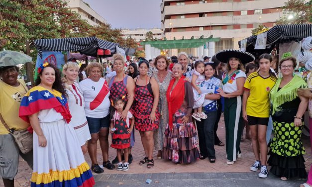 Numeroso público se da cita en la IV velada multicultural de Los Milagros