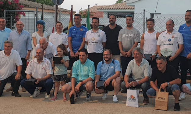 La peña bolística 'Comillas' se alza con los dos primeros premios del trofeo de bolos palma