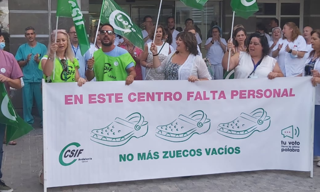 CSIF se concentra en el hospital de Puerto Real en protesta por las insuficientes contrataciones de verano