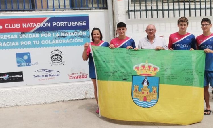 La bandera viajera de El Puerto se va a Sabadell con tres jóvenes nadadores