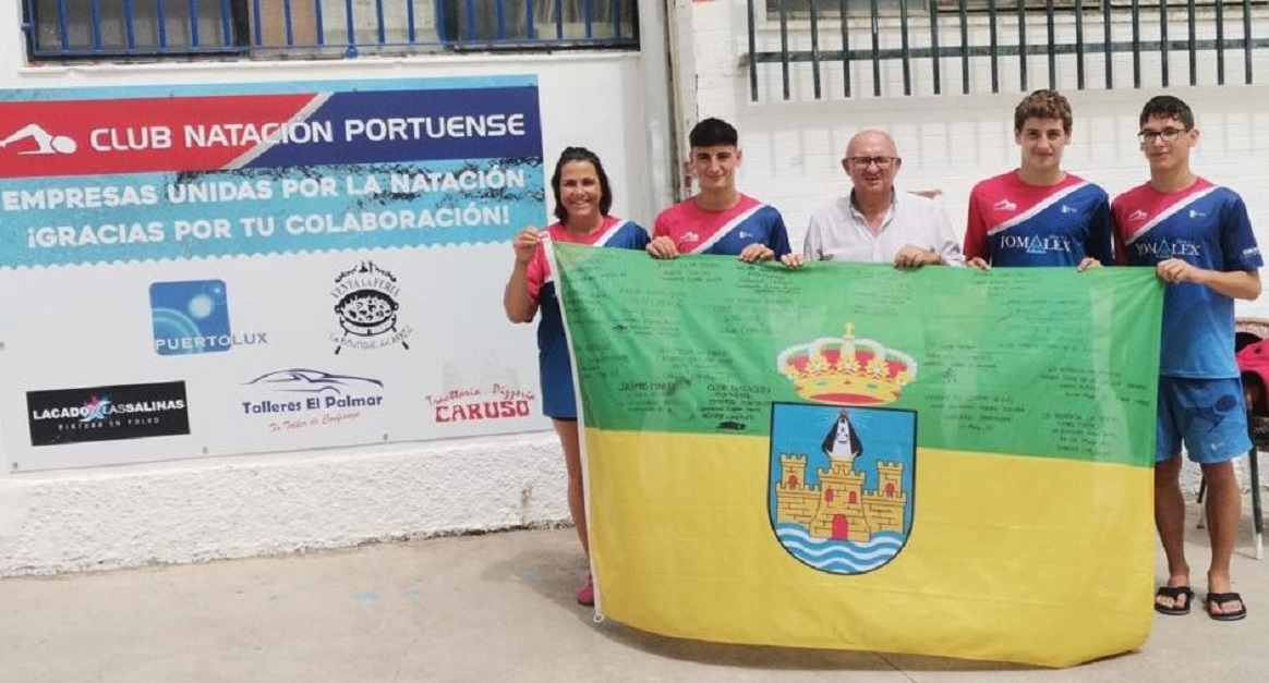 La bandera viajera de El Puerto se va a Sabadell con tres jóvenes nadadores