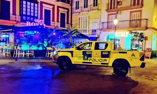 La Policía Local refuerza sus patrullas a pie por las calles del centro de El Puerto