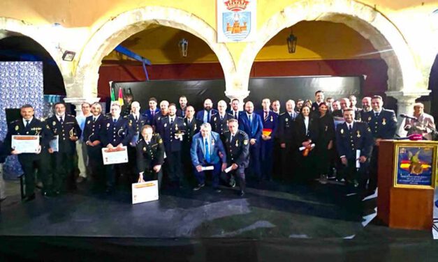 La Asociación Santo Ángel de la Policía de El Puerto entrega sus diplomas y Medallas de Honor en un solemne y emotivo acto