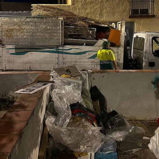 Policía Local y Limpieza continúan trabajando para erradicar focos de basura en distintas zonas de El Puerto
