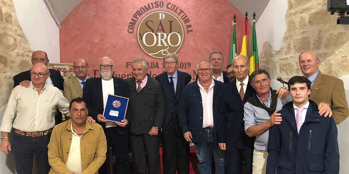 El Puerto homenajea a Paco Ragel, sempiterno mozo de espadas del maestro Galloso
