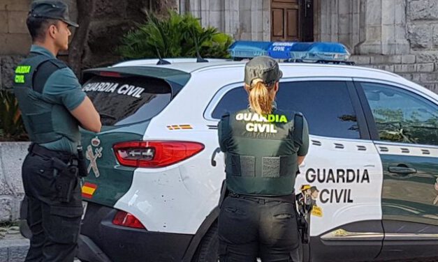 Detenido un hombre en Granada por apuñalar a su mujer, hospitalizada muy grave