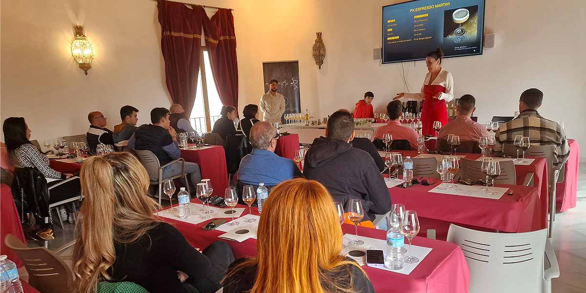 El curso "Maridajes y Coctelería de los vinos del Marco de Jerez" muestra la versatilidad de los caldos de la tierra