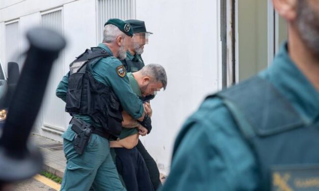 Pasan a disposición judicial los ocho detenidos por la muerte de los dos guardias civiles