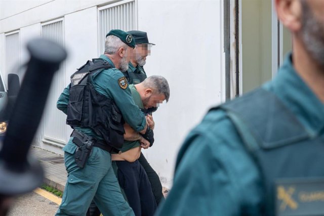 Pasan a disposición judicial los ocho detenidos por la muerte de los dos guardias civiles