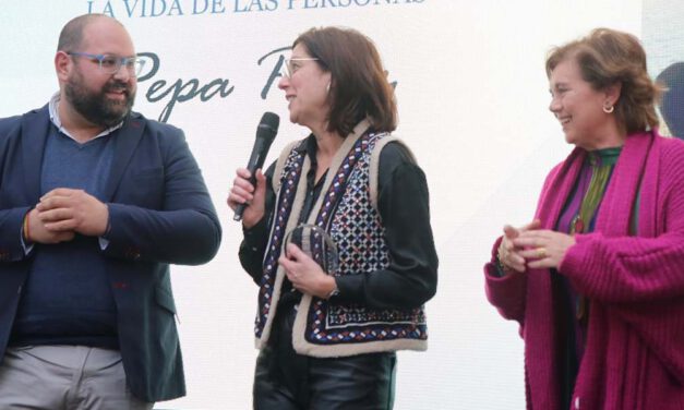 La presidenta de la AECC de El Puerto, Premio Manuela Forja 2024 del PP provincial