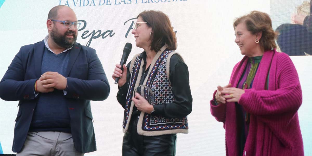 La presidenta de la AECC de El Puerto, Premio Manuela Forja 2024 del PP provincial