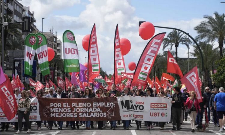 Miles de andaluces reclaman pleno empleo y servicios públicos en el Primero de Mayo