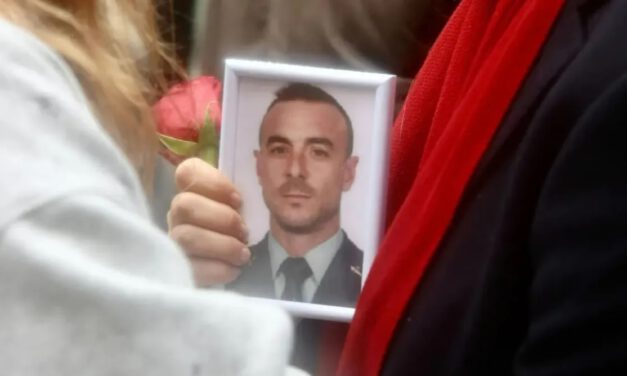 La familia del guardia civil asesinado pide "justicia": los detenidos son "criminales"