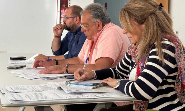 El Gobierno negocia con las secciones sindicales del Ayuntamiento de El Puerto reforzar el área de contratación y la COMSEPE