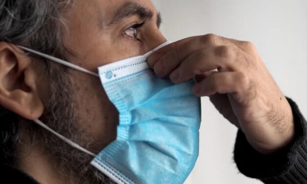 Le anulan una multa por no portar mascarilla durante la covid-19 porque tenía rinitis