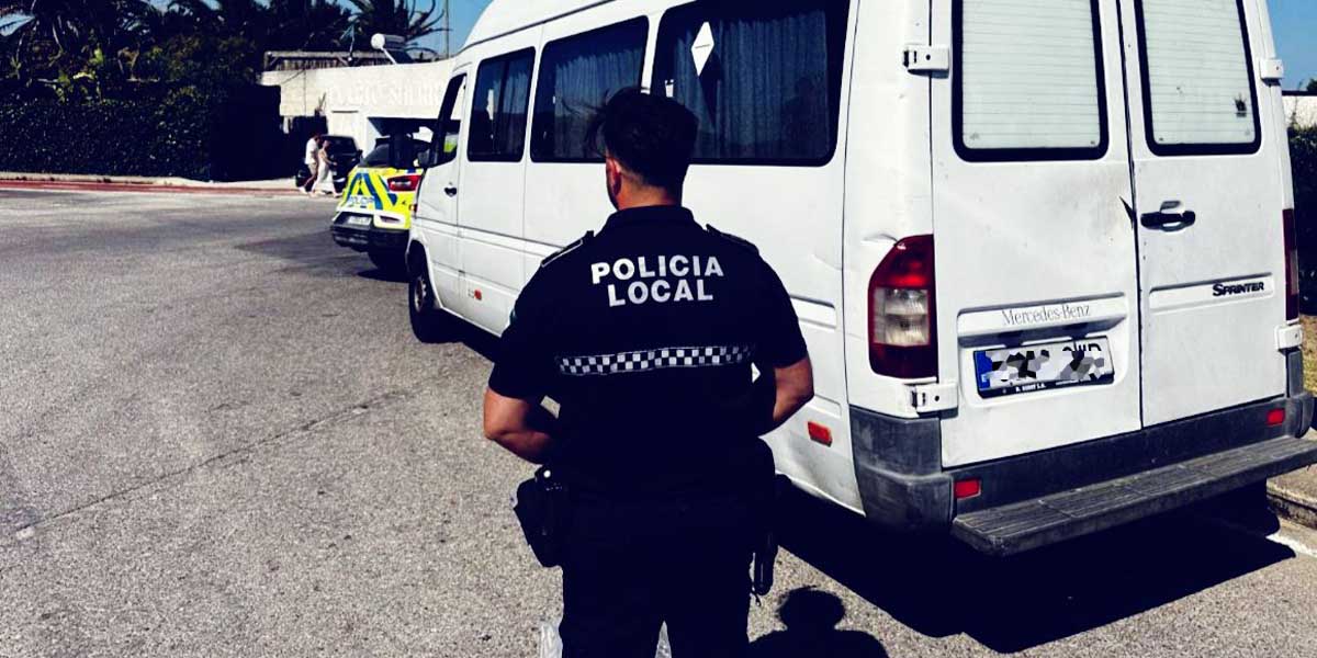 La Policía Local intercepta a tres taxis 'piratas' en El Puerto durante el fin de semana