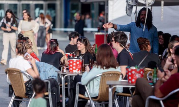 Más del 80% de los españoles aseguran ser personas felices, según el CIS