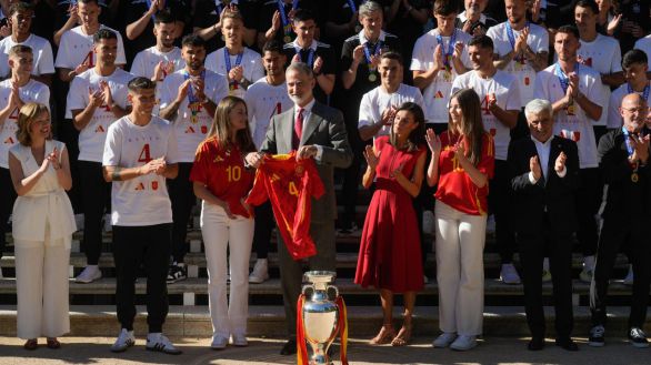 El Rey Felipe VI recibe a la selección española tras la conquista de la Eurocopa