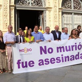 Concentración con la "más absoluta repulsa" al "cruel crimen machista" de Sevilla