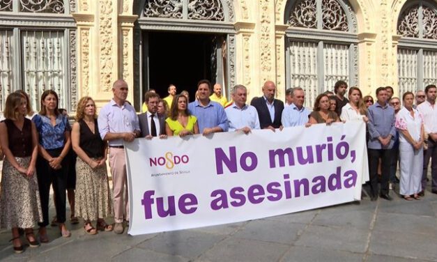 Concentración con la "más absoluta repulsa" al "cruel crimen machista" de Sevilla