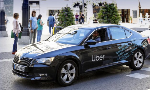 El taxi andaluz apremia a la Junta a regular los VTC y no "consentir las irregularidades"