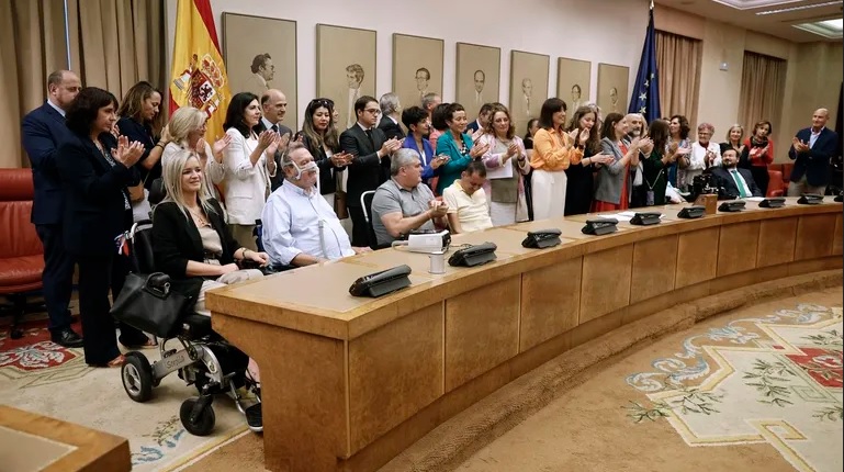 Los enfermos de ELA ponen voz al consenso de los grupos en el Congreso para sacar su ley