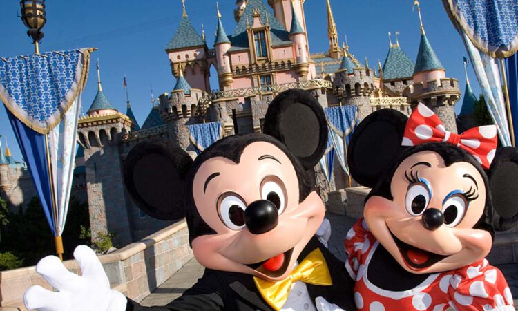 El Paseo sortea un viaje a Disney y regala material escolar con motivo de la vuelta al cole