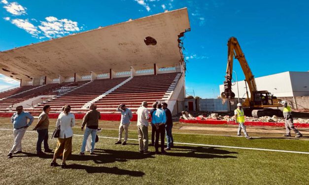 Comienza la rehabilitación del Estadio José del Cuvillo con la demolición de la cubierta de la tribuna