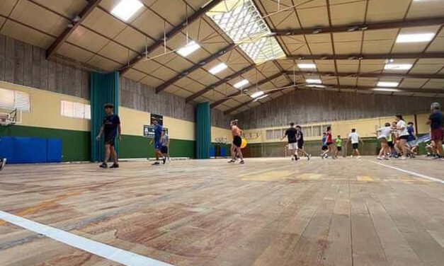 El Ayuntamiento abre la licitación para la renovación del parqué del Pabellón Ramón Velázquez y anuncia nuevas mejoras