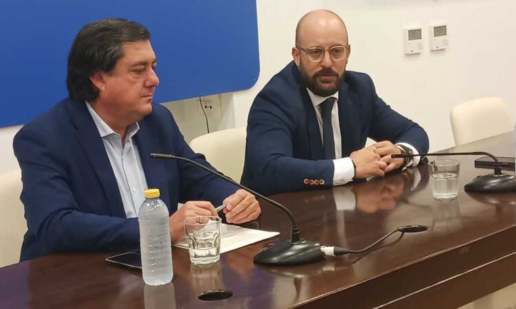 Jornada informativa a los empresarios con la presencia del alcalde Germán Beardo