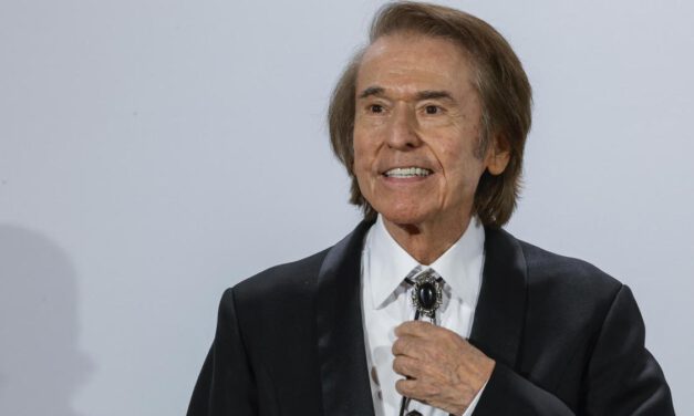 Raphael ha pasado la noche "en planta, tranquilo y consciente"