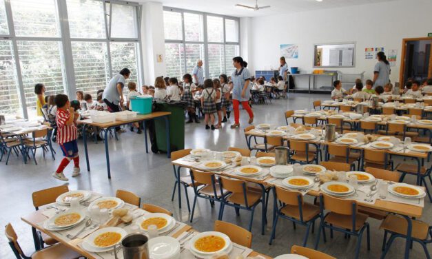 Consumo prohibirá bebidas azucaradas en los comedores escolares y solo se beberá agua